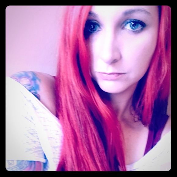 Meet your Posher, Stephanie - Picture 1 of 8